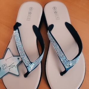 New L⭐VE83 Sandals